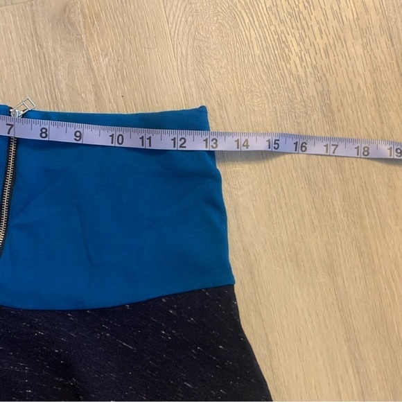 Wilfred Aritzia skater flare two-tone blue mini skirt - Picture 9 of 9